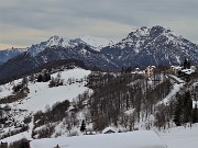 93 Scendendo dal Monte Tesoro vista verso il Monte Ocone, prima cimetta della costiera